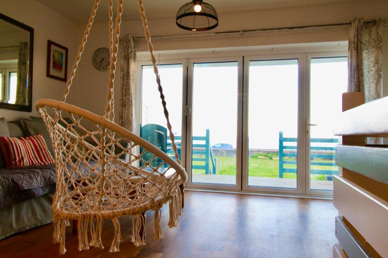 Pebbles Beach House By Air Premier Seaford Exterior photo